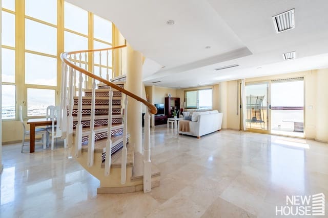 2 chambre Appartement à vendre à Cabo de las Huertas, Alicante ville avec piscine garage - 585 000 € (Ref: 9669805)