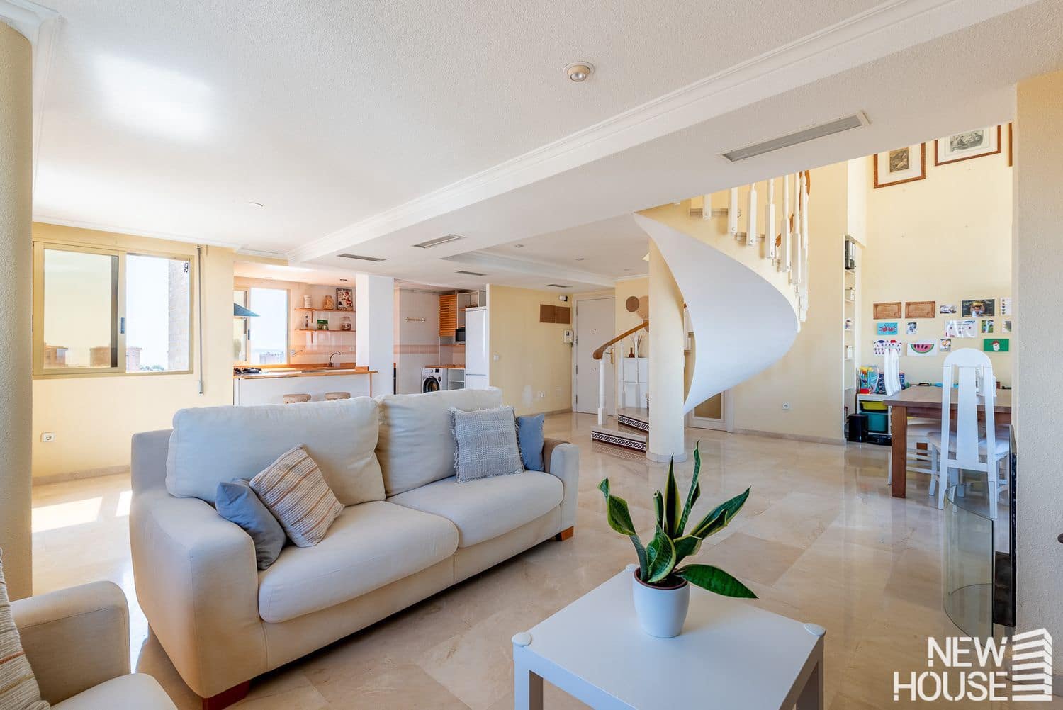 2 chambre Appartement à vendre à Cabo de las Huertas avec piscine garage - 585 000 € (Ref: 9669805)