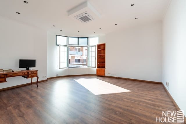 4 chambre Appartement à vendre à Barrio del Centro, Alicante ville avec garage - 540 000 € (Ref: 9669813)