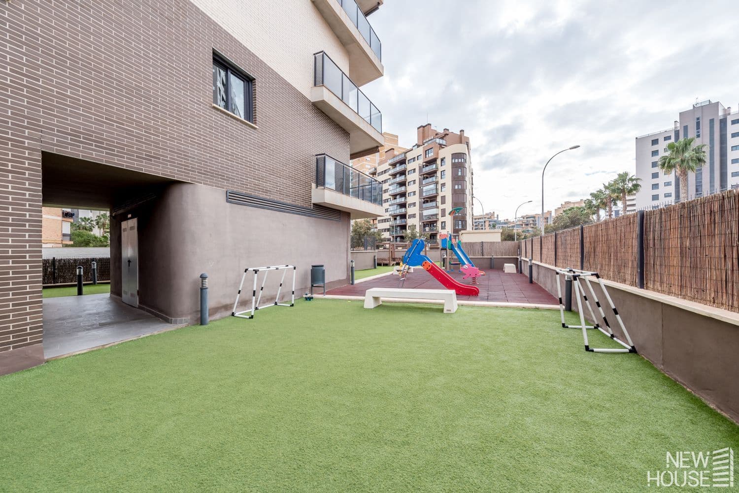 2 sovrum Lägenhet till salu i Alicante stad med pool garage - 435 000 € (Ref: 9669818)