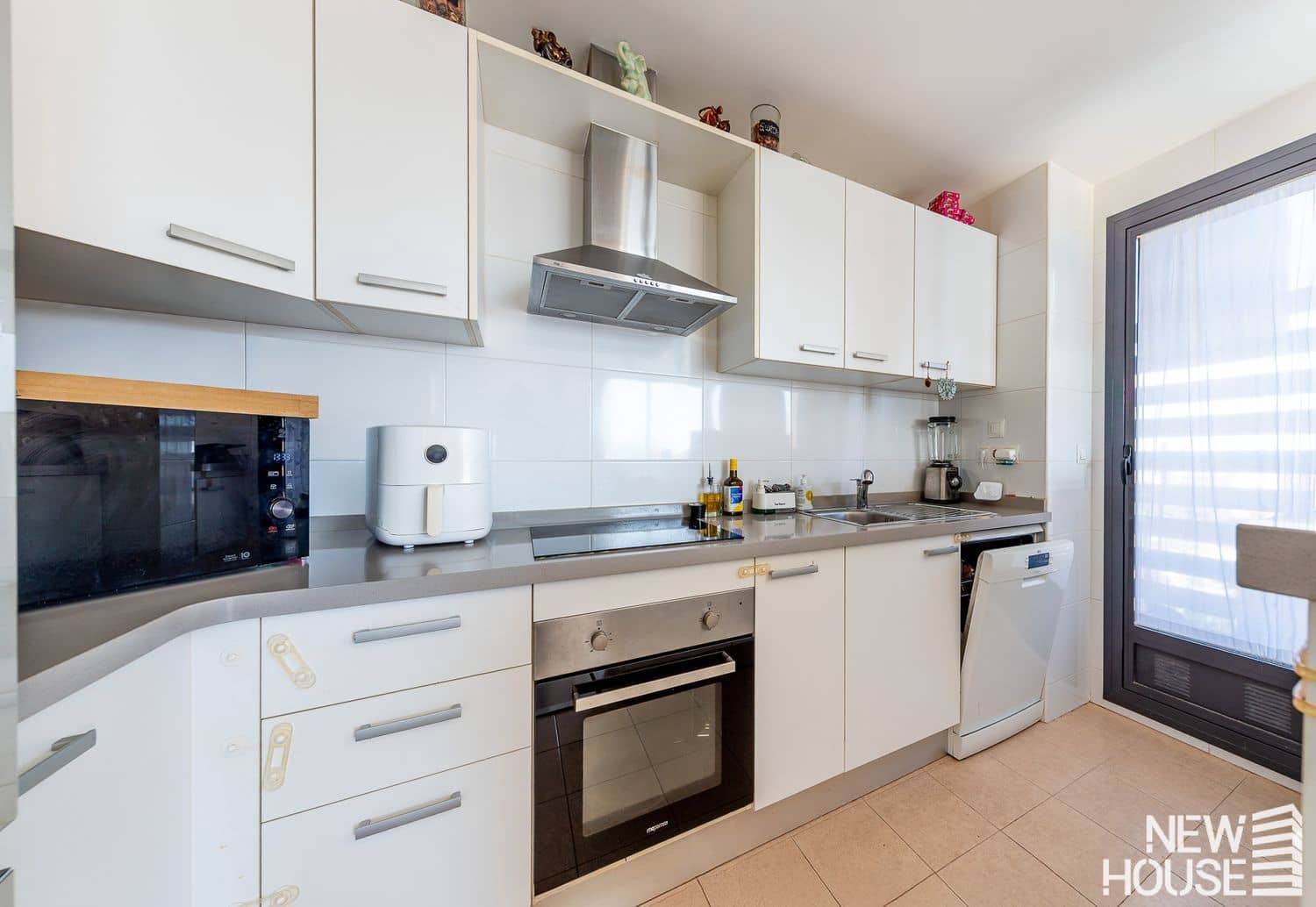 2 sovrum Lägenhet till salu i Alicante stad med pool garage - 435 000 € (Ref: 9669818)