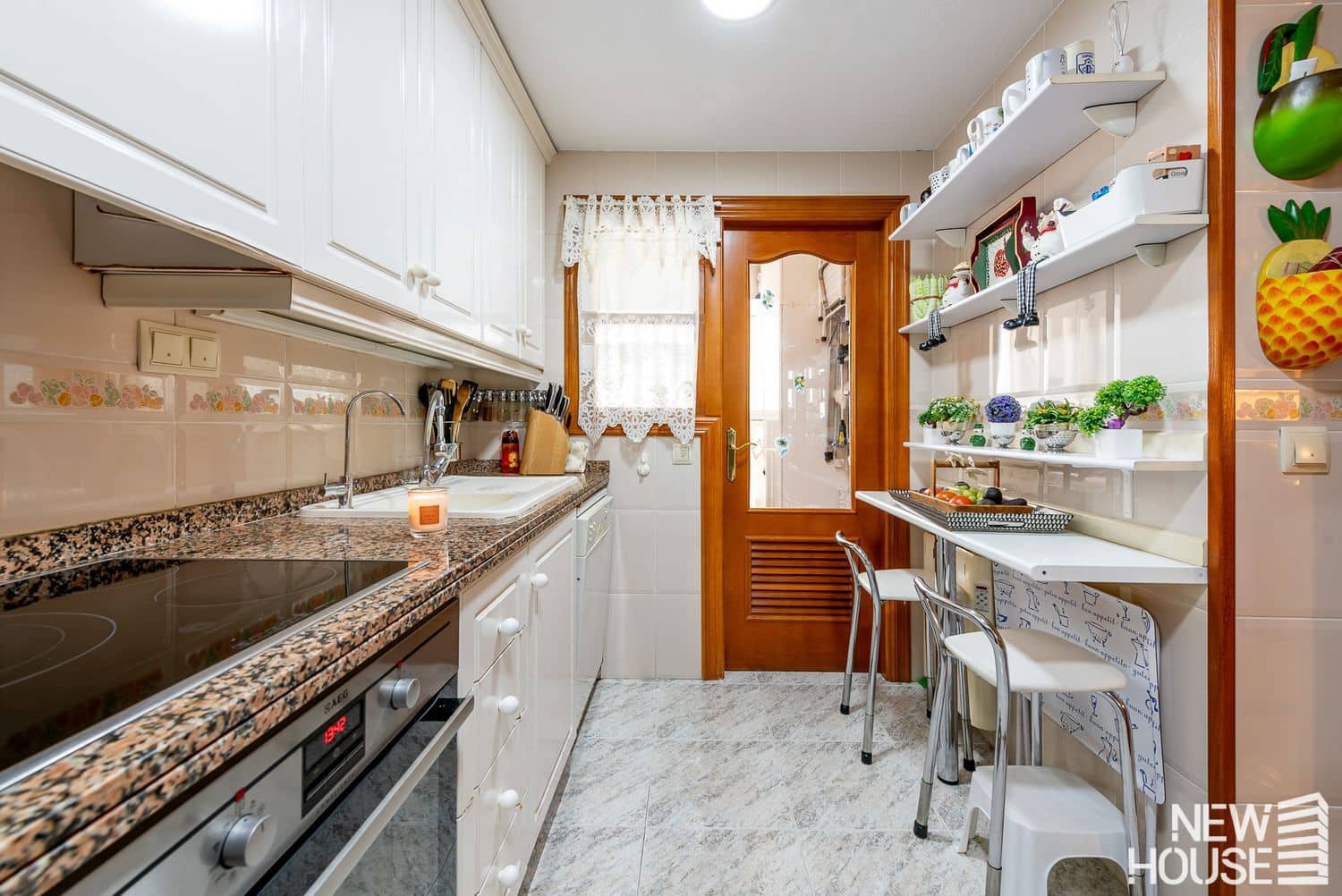 5 bedroom Apartment for sale in Playa de San Juan with pool garage - € 875,000 (Ref: 9669822)