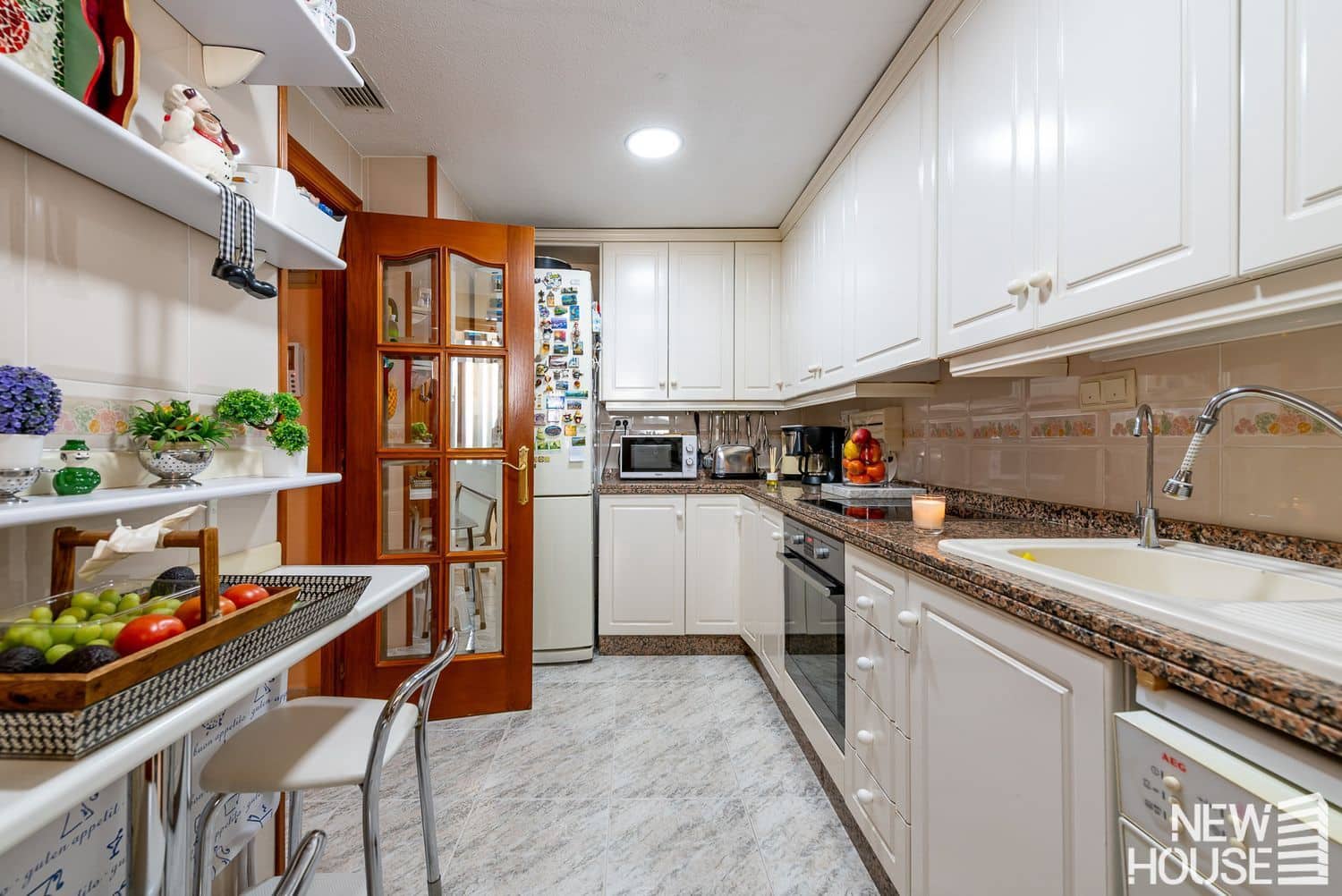 5 bedroom Apartment for sale in Playa de San Juan with pool garage - € 875,000 (Ref: 9669822)