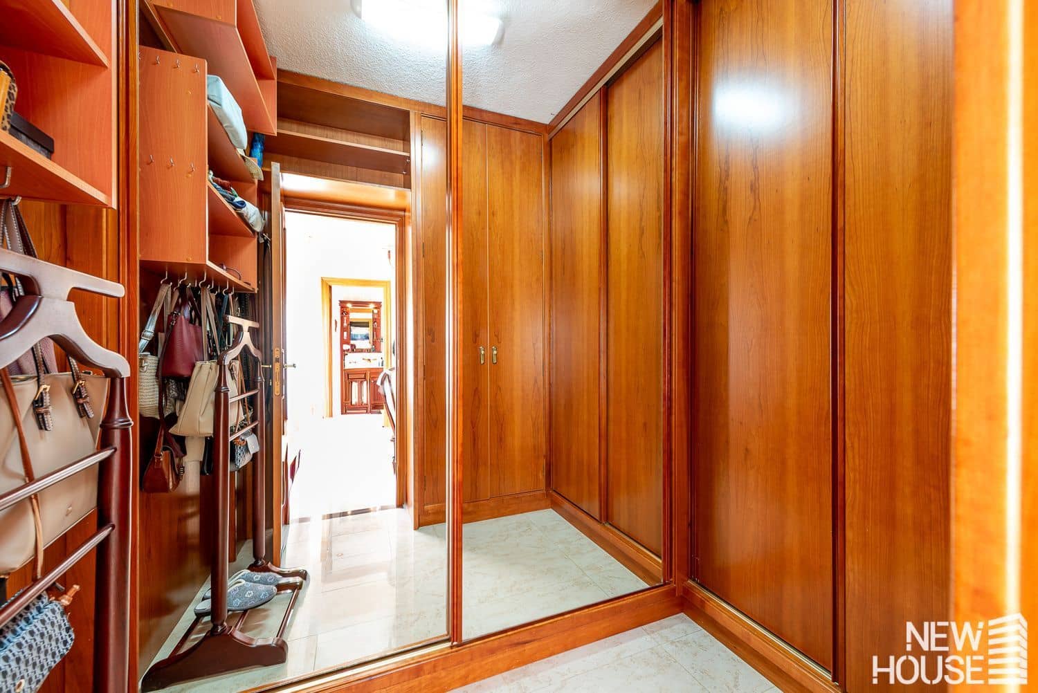 5 bedroom Apartment for sale in Playa de San Juan with pool garage - € 875,000 (Ref: 9669822)