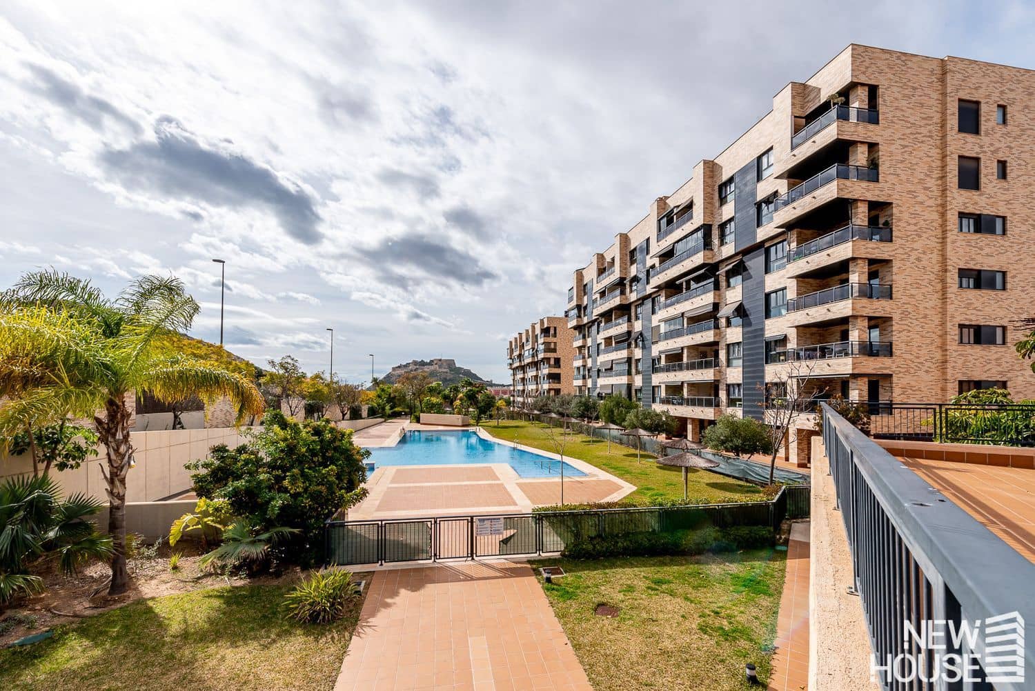 2 soveværelse Lejlighed til salg i Alicante by med swimmingpool garage - € 360.000 (Ref: 9669824)