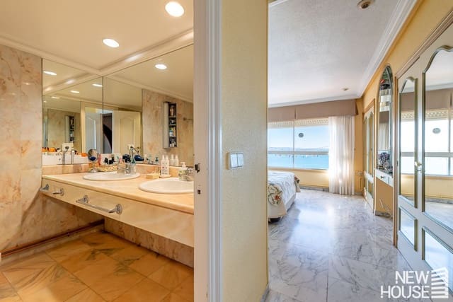 3 chambre Appartement à vendre à Cabo de las Huertas, Alicante ville avec piscine garage - 665 000 € (Ref: 9669826)