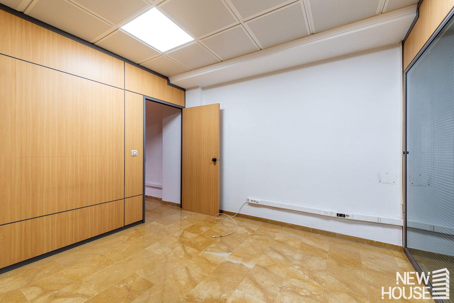 Kontor att hyra i Alicante stad - 1 500 € (Ref: 9669831)