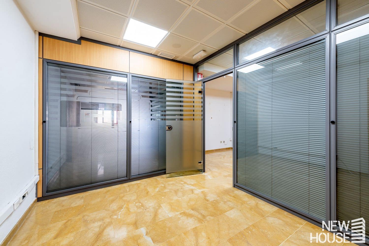 Kontor att hyra i Alicante stad - 1 500 € (Ref: 9669831)