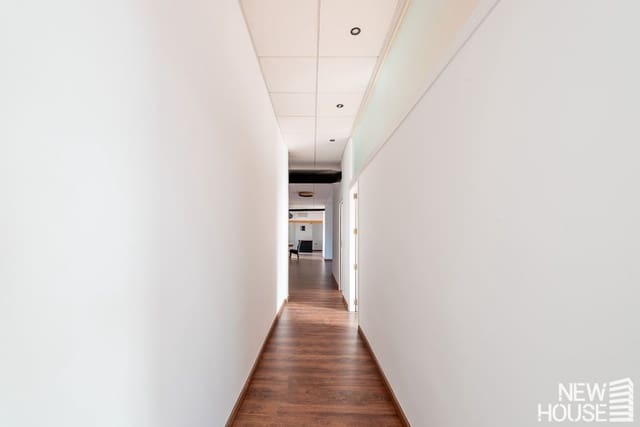 Appartement de 4 chambres à louer à Barrio del Centro, Alicante ville avec garage - 2 000 € (Ref: 9669832)