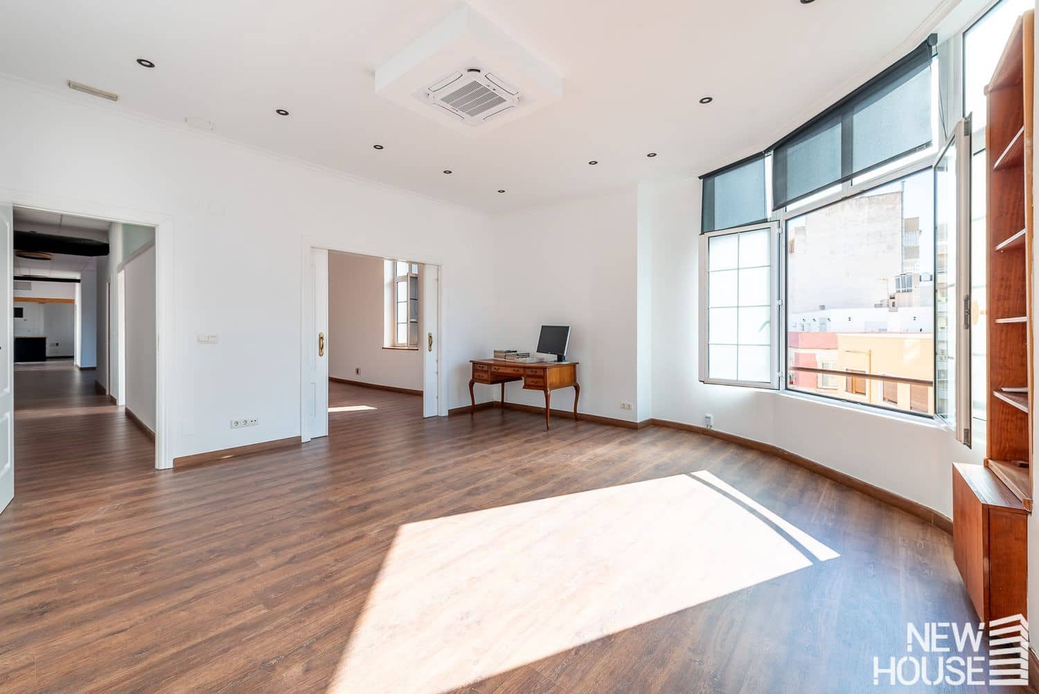 Appartement de 4 chambres à louer à Alicante ville avec garage - 2 000 € (Ref: 9669832)