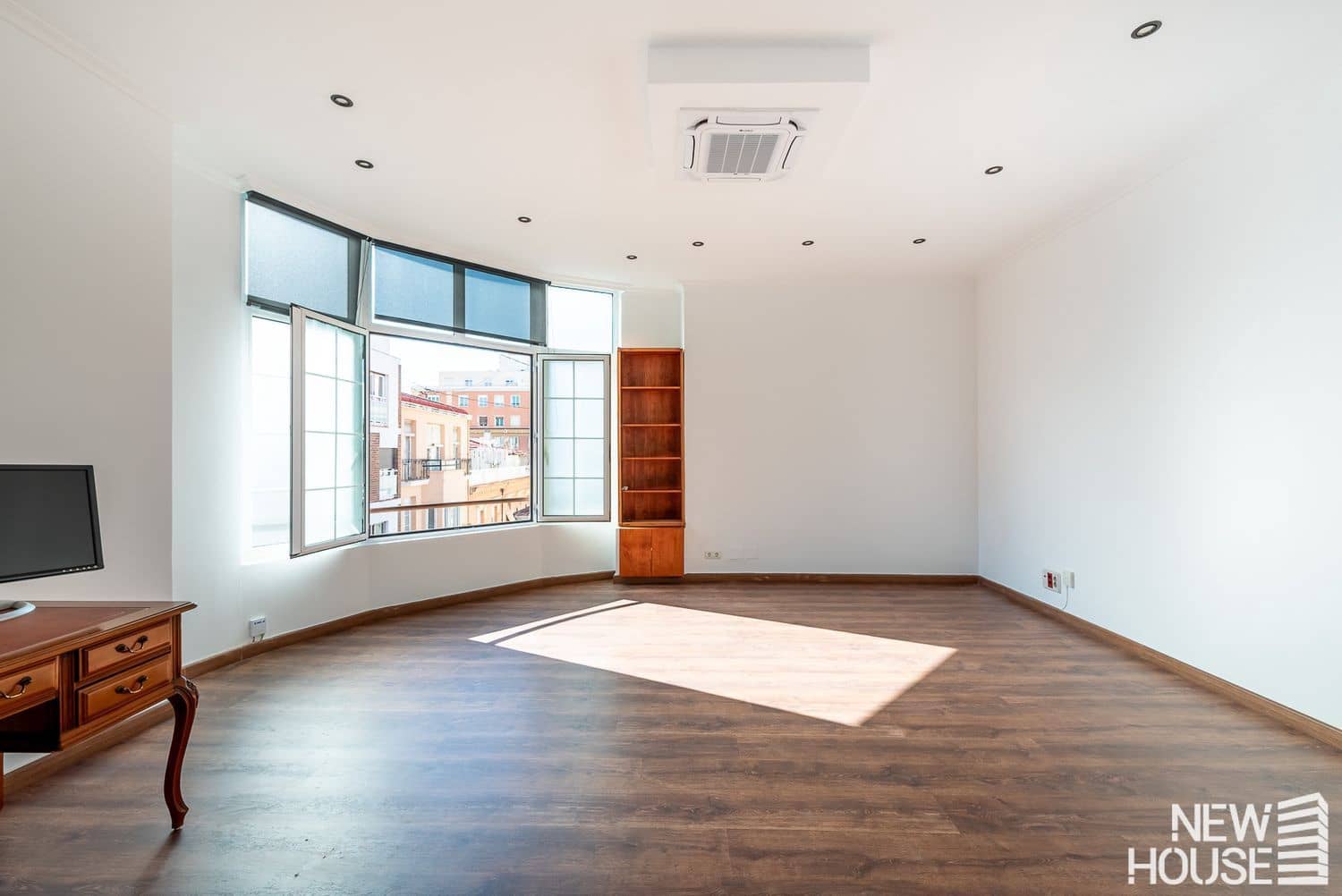 Appartement de 4 chambres à louer à Alicante ville avec garage - 2 000 € (Ref: 9669832)