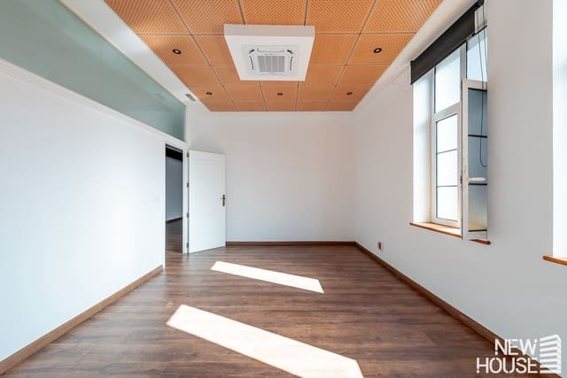 Appartement de 4 chambres à louer à Barrio del Centro, Alicante ville avec garage - 2 000 € (Ref: 9669832)