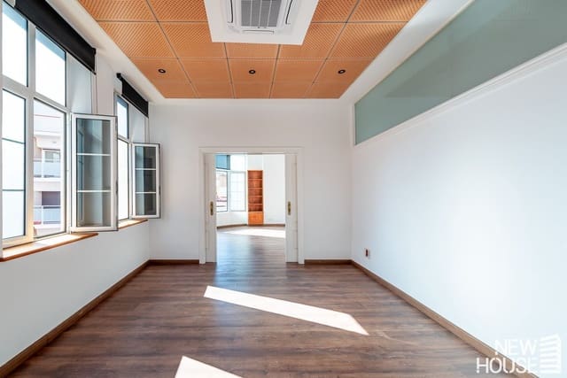 Appartement de 4 chambres à louer à Barrio del Centro, Alicante ville avec garage - 2 000 € (Ref: 9669832)