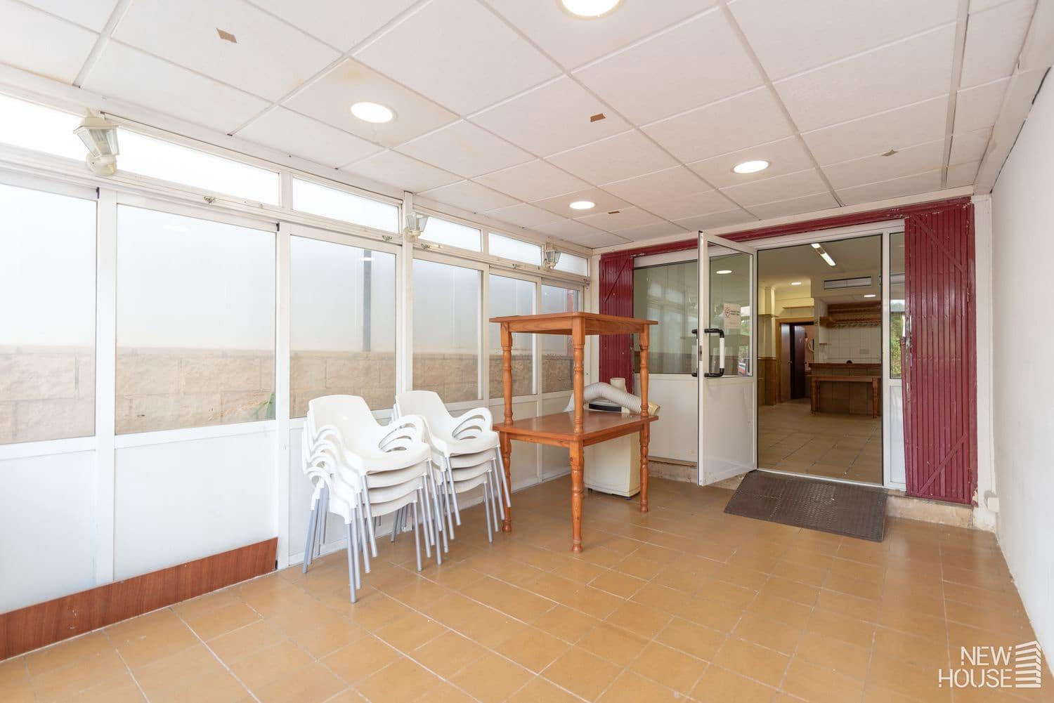 Gewerbe zu verkaufen in Cabo de las Huertas - 90.000 € (Ref: 9669835)