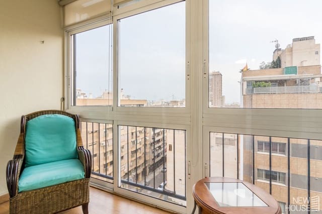 3 bedroom Apartment for sale in Ensanche - Diputacion, Alicante / Alacant city with garage - € 400,000 (Ref: 9669837)