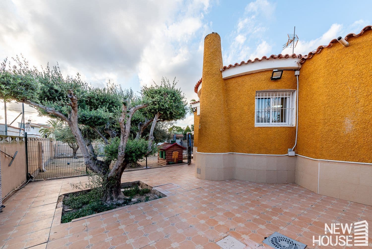 3 bedroom Villa for sale in San Vicente / Sant Vicent del Raspeig with pool garage - € 440,000 (Ref: 9684126)