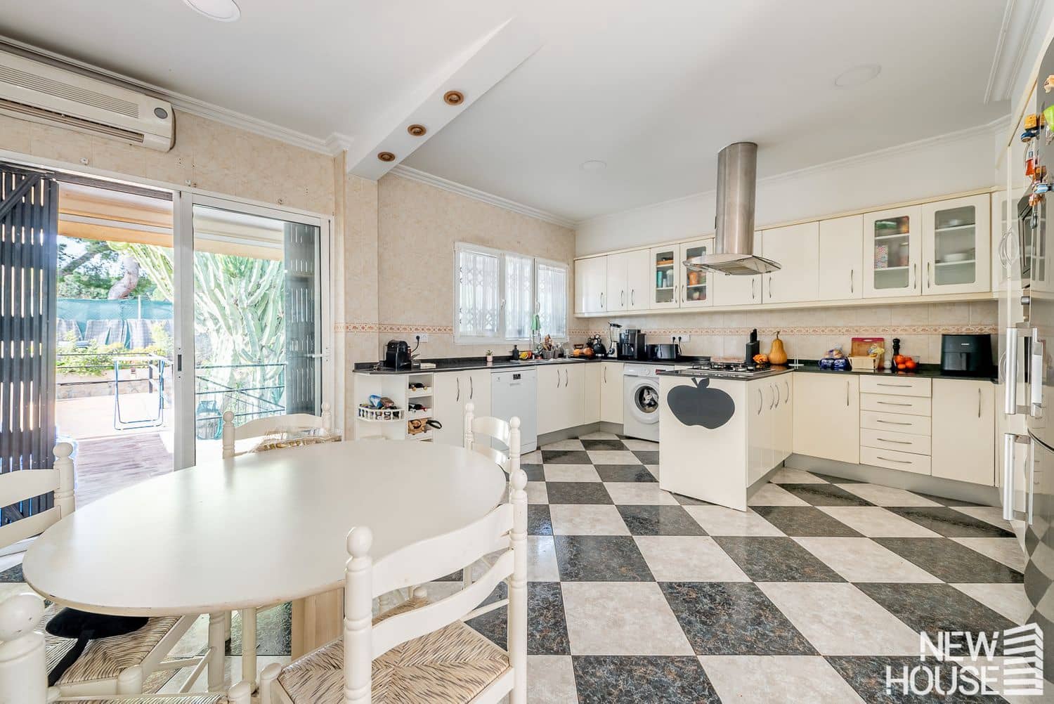 5 bedroom Villa for sale in Muchamiel / Mutxamel with pool garage - € 600,000 (Ref: 9684132)