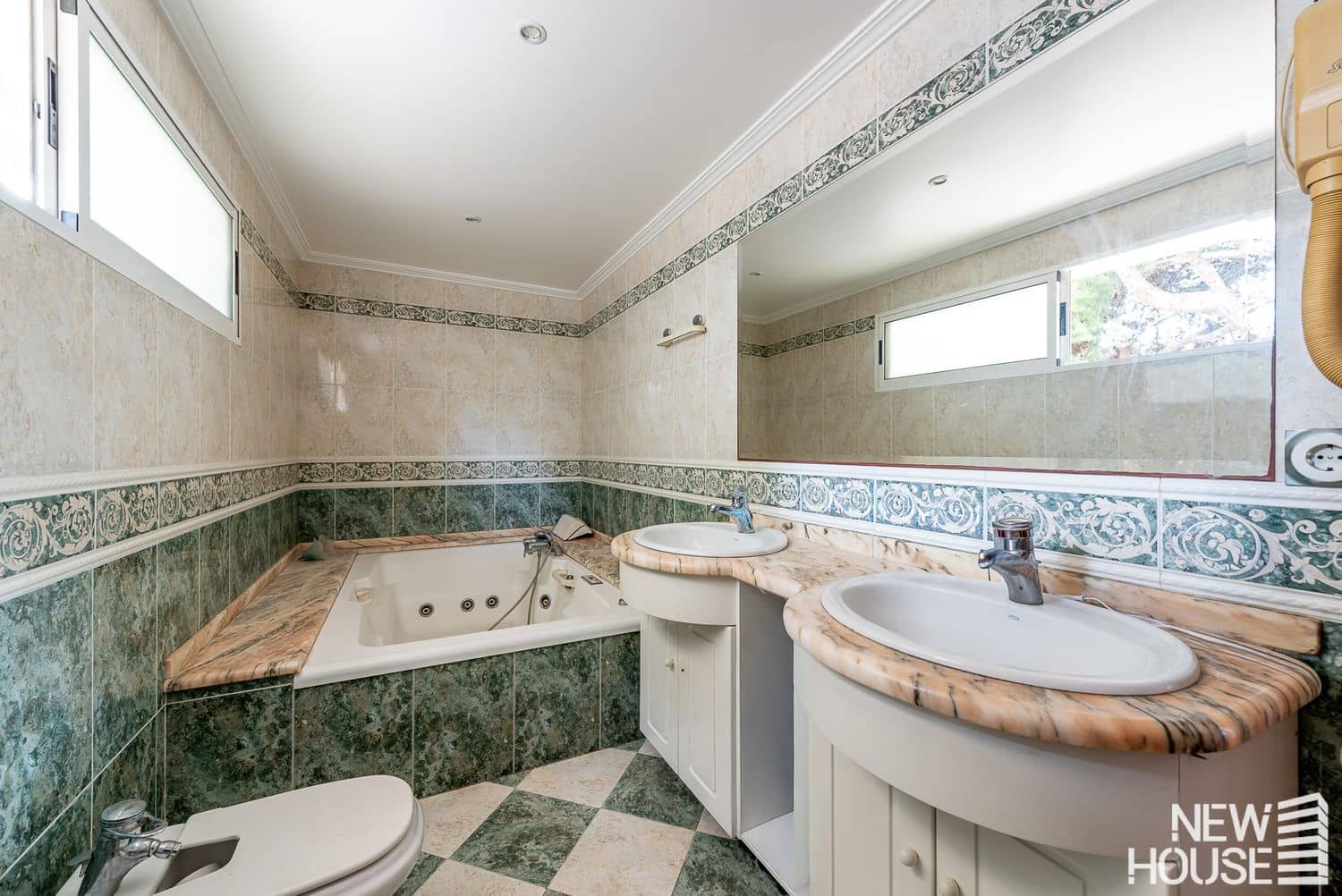 5 bedroom Villa for sale in Muchamiel / Mutxamel with pool garage - € 600,000 (Ref: 9684132)