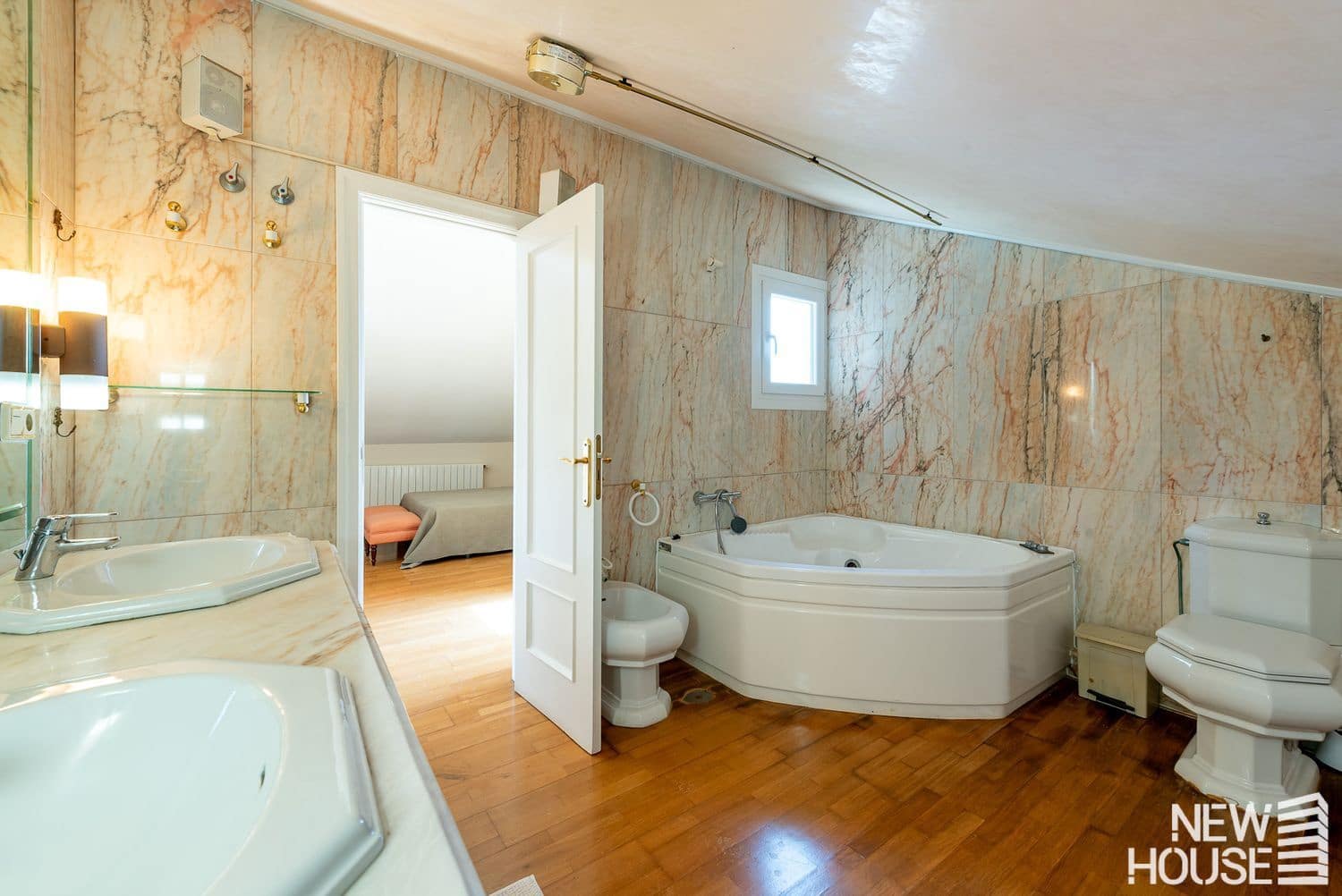 5 bedroom Villa for sale in Cabo de las Huertas with garage - € 990,000 (Ref: 9694732)