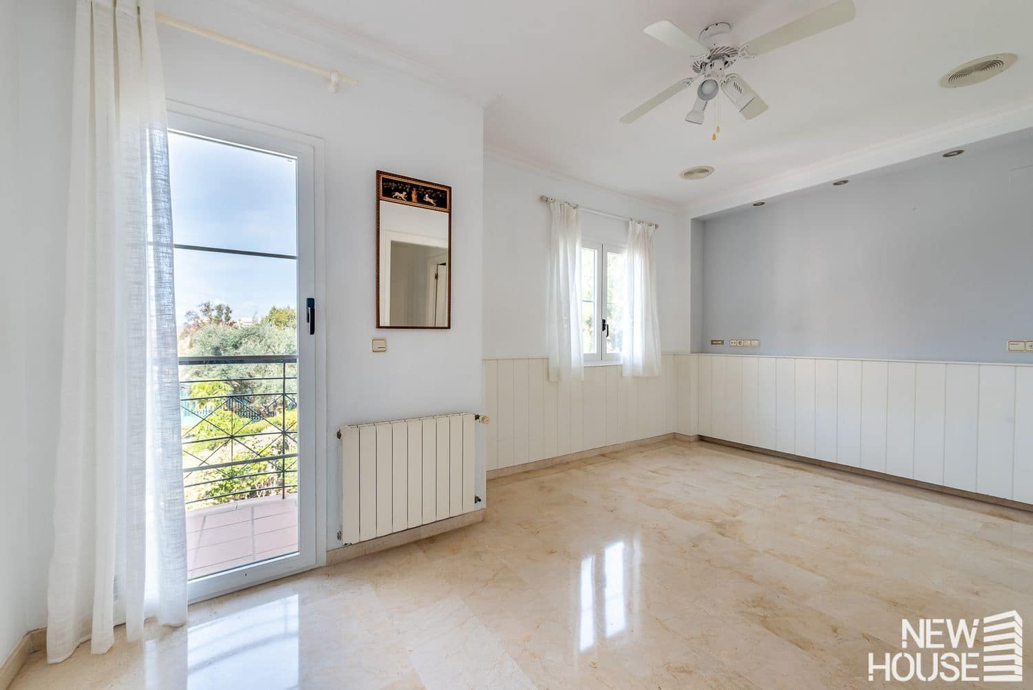 5 bedroom Villa for sale in Cabo de las Huertas with garage - € 990,000 (Ref: 9694732)
