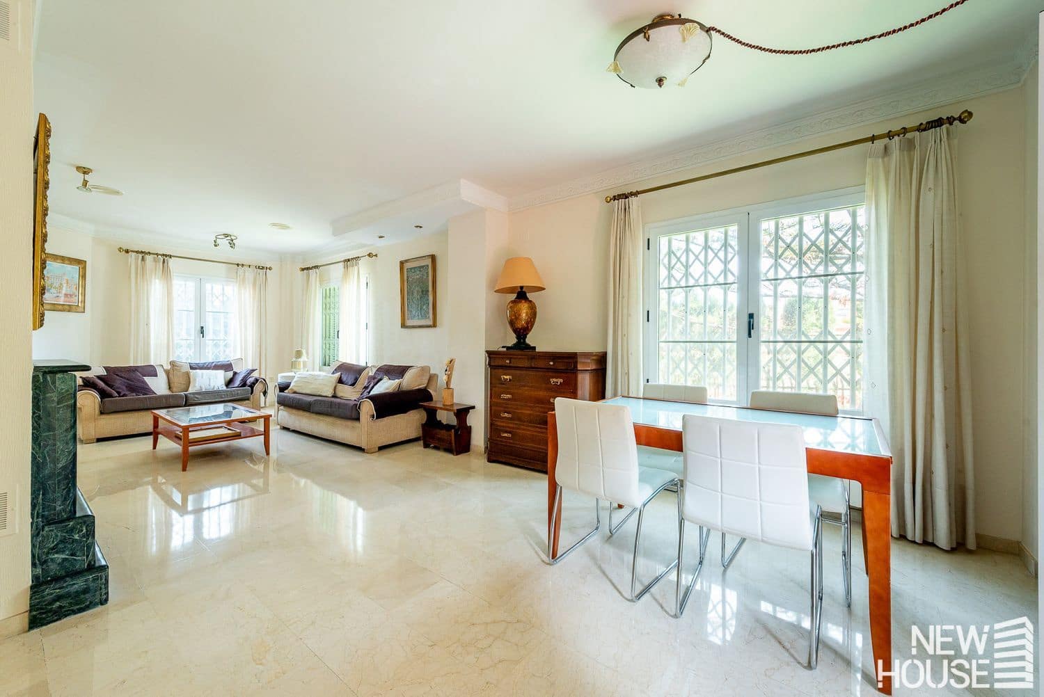 5 bedroom Villa for sale in Cabo de las Huertas with garage - € 990,000 (Ref: 9694732)