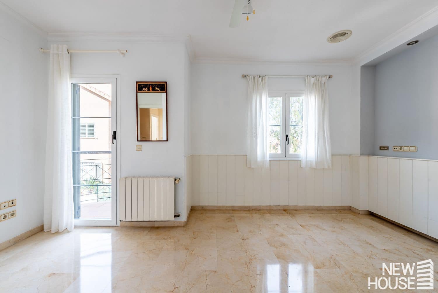 5 bedroom Villa for sale in Cabo de las Huertas with garage - € 990,000 (Ref: 9694732)