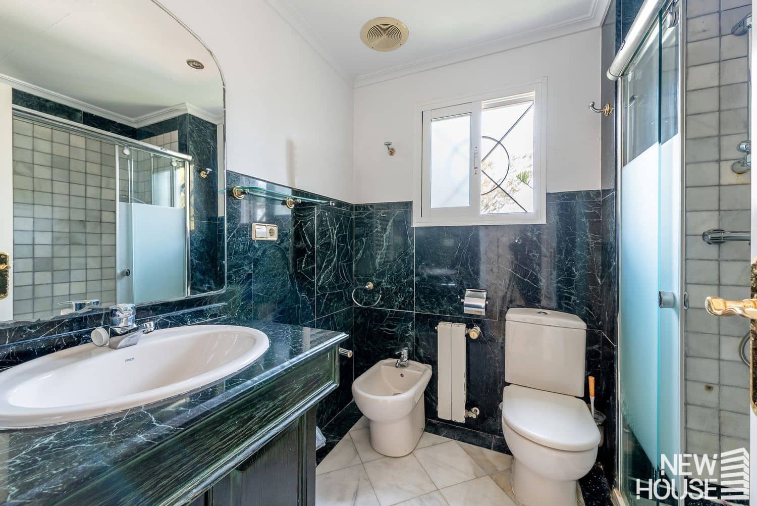 5 bedroom Villa for sale in Cabo de las Huertas with garage - € 990,000 (Ref: 9694732)