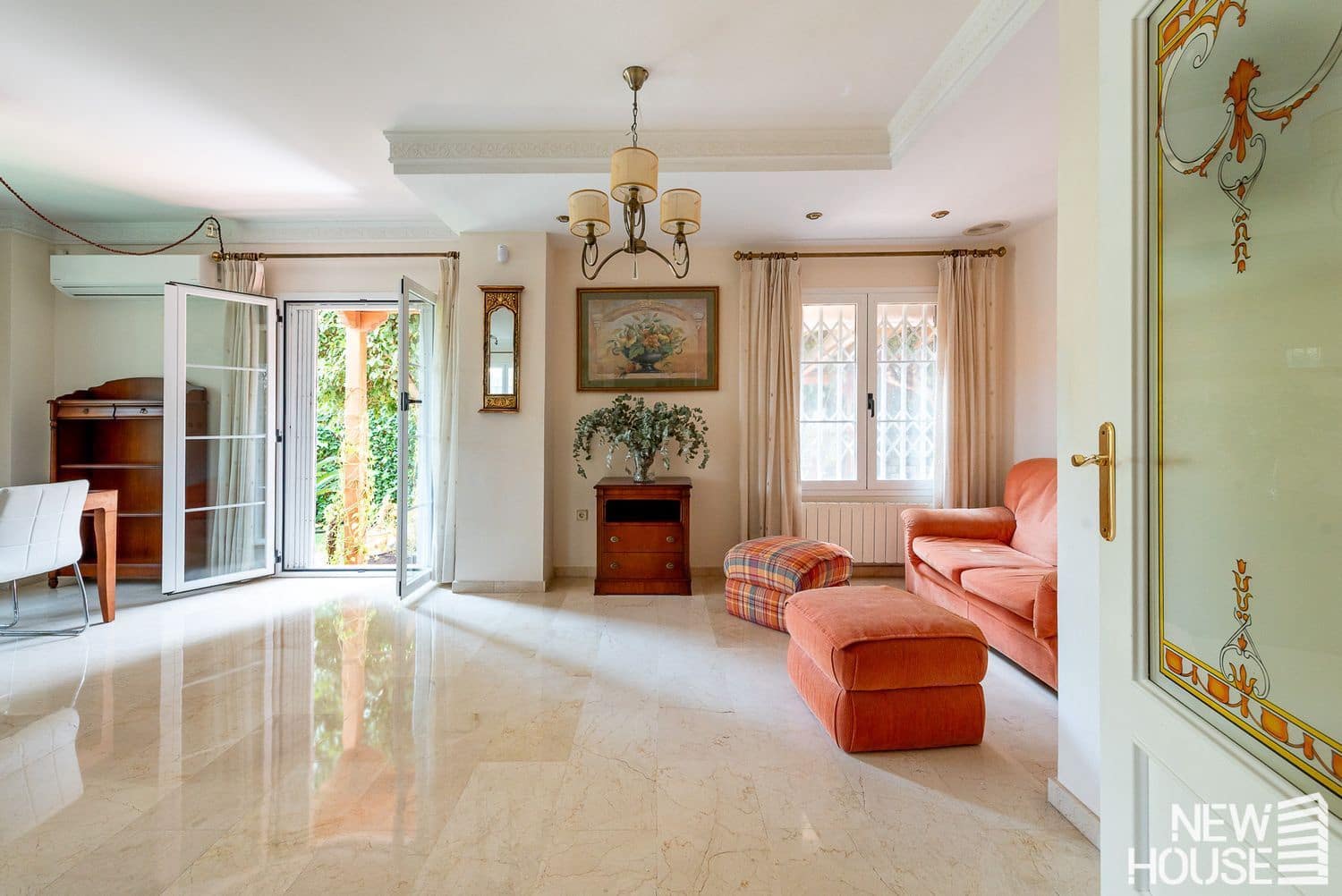 5 bedroom Villa for sale in Cabo de las Huertas with garage - € 990,000 (Ref: 9694732)