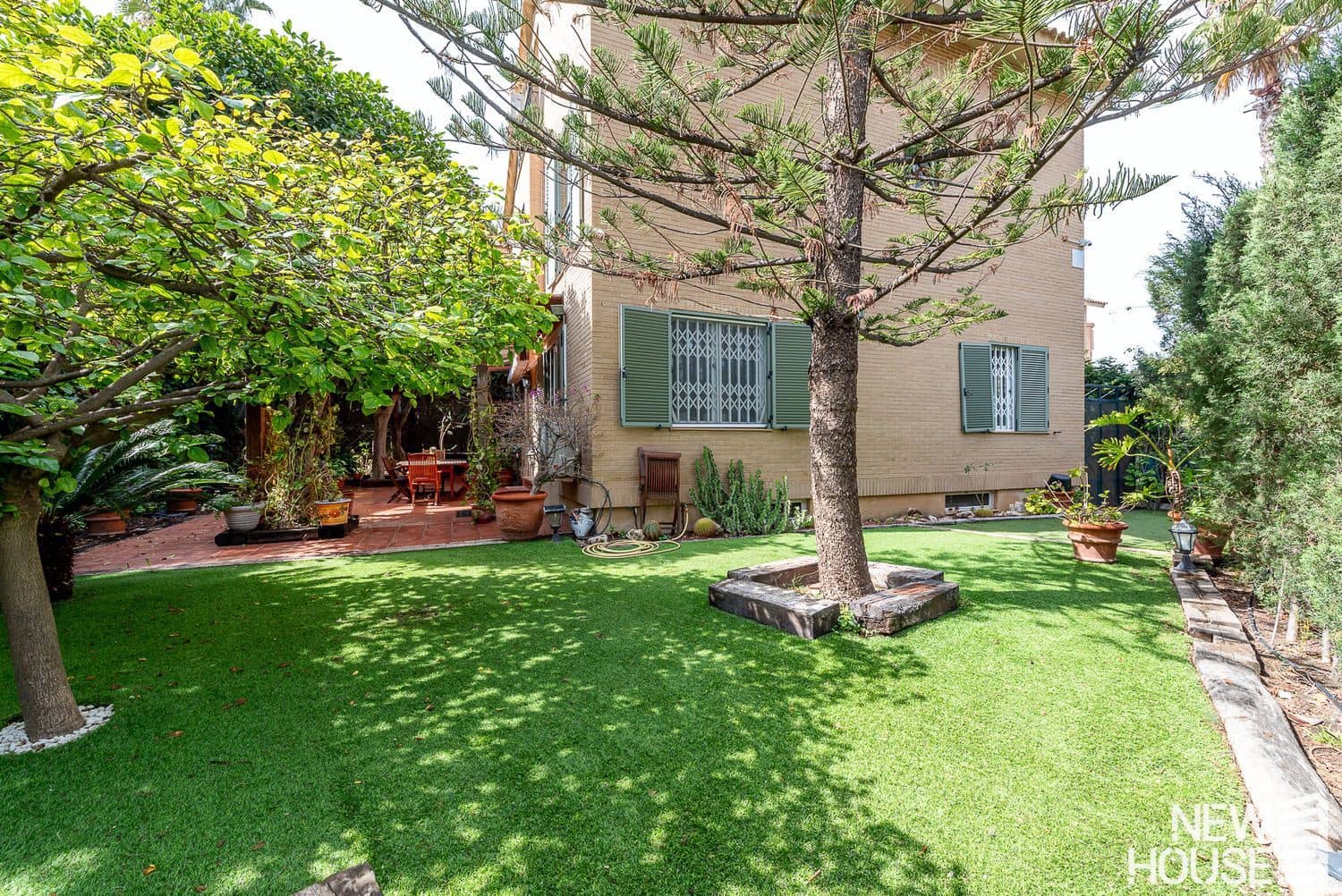 5 bedroom Villa for sale in Cabo de las Huertas with garage - € 990,000 (Ref: 9694732)