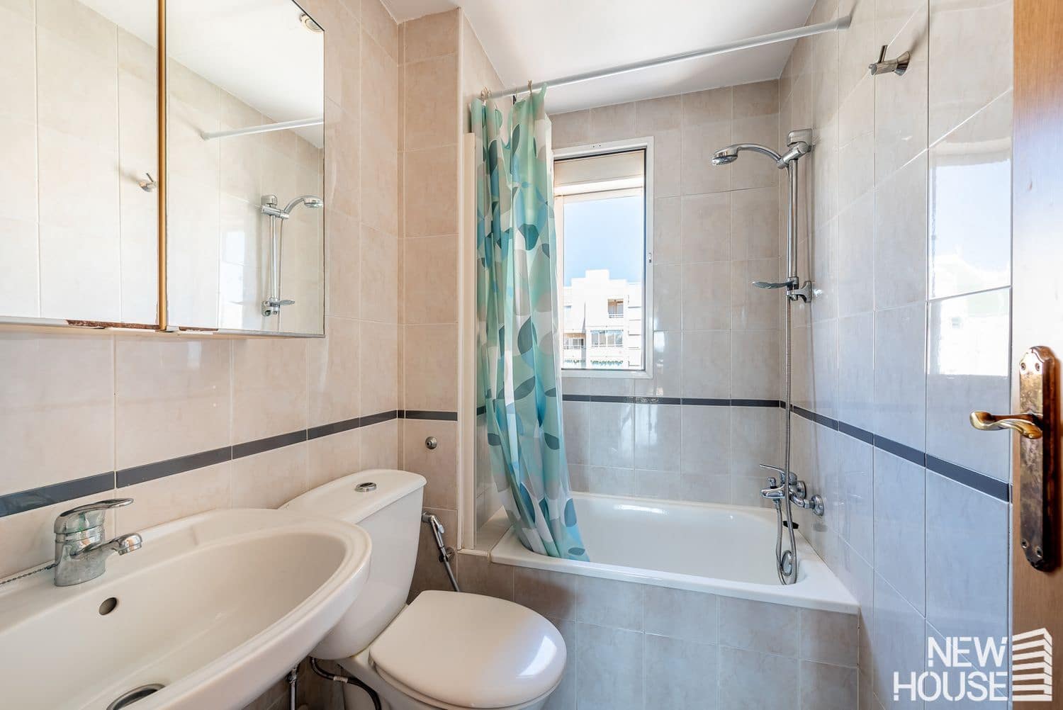 3 bedroom Apartment for sale in Playa de San Juan with pool garage - € 435,000 (Ref: 9731580)