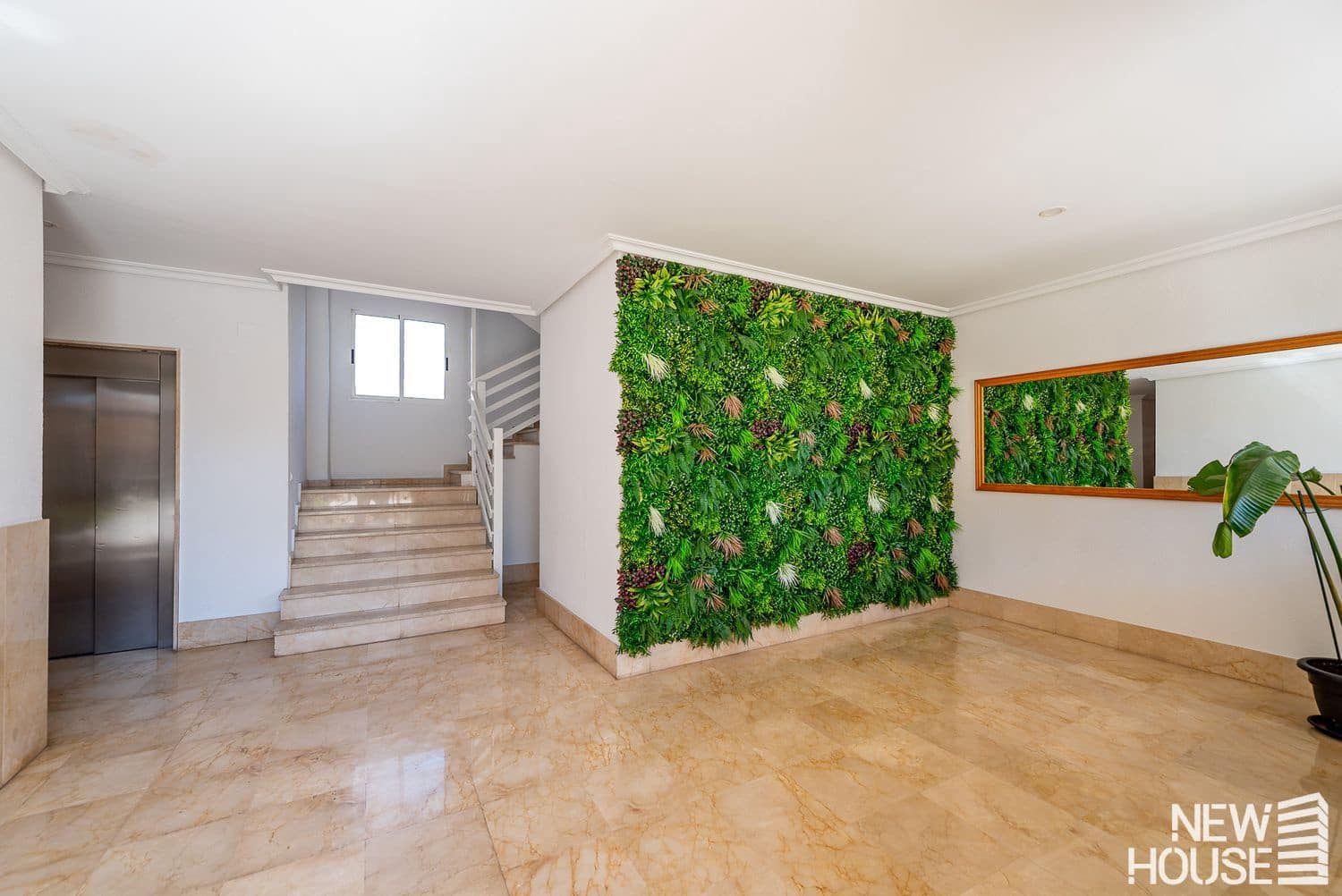 3 bedroom Apartment for sale in Playa de San Juan with pool garage - € 435,000 (Ref: 9731580)