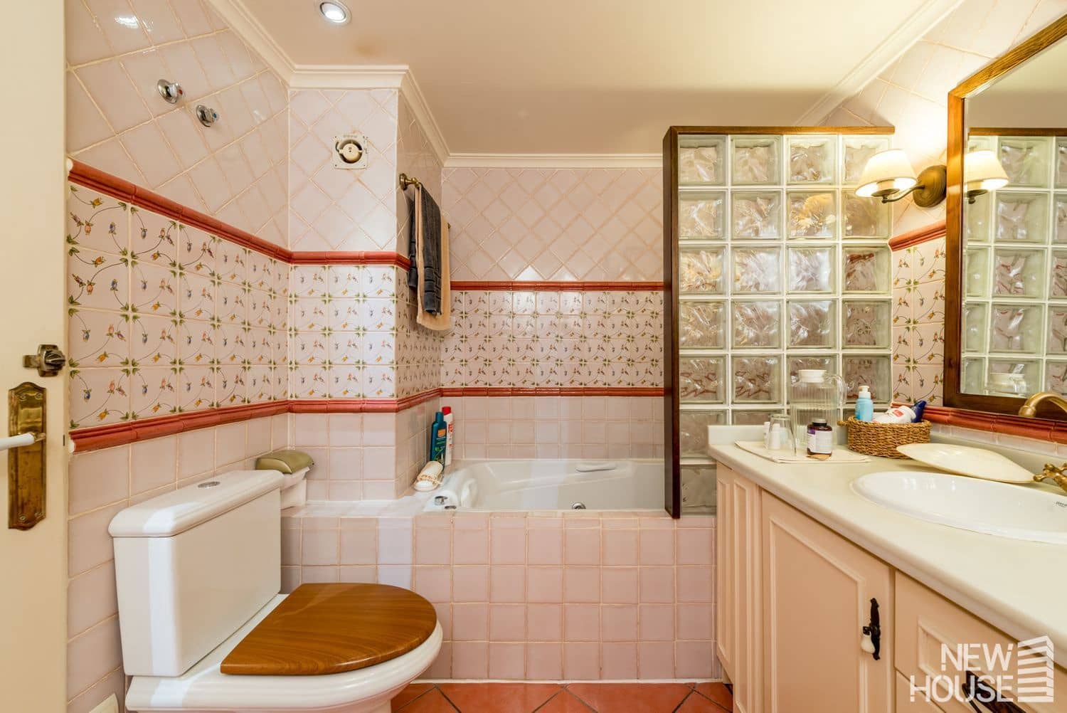 3 bedroom Apartment for sale in Playa de San Juan with pool garage - € 480,000 (Ref: 9735046)