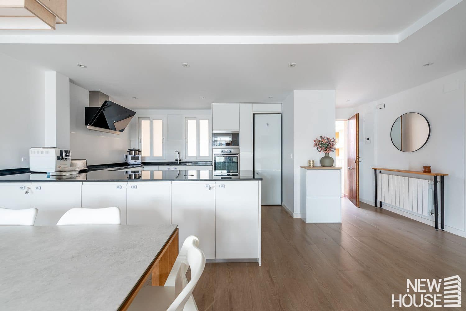 3 bedroom Apartment for sale in Playa de San Juan with pool garage - € 450,000 (Ref: 9772714)