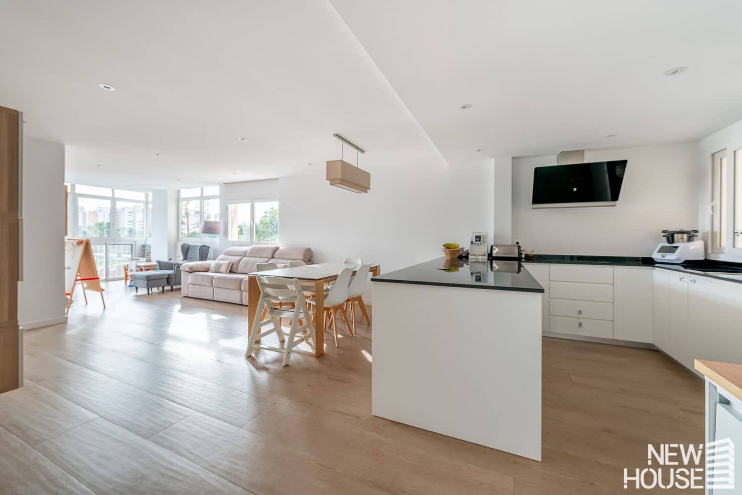 3 bedroom Apartment for sale in Playa de San Juan with pool garage - € 450,000 (Ref: 9772714)