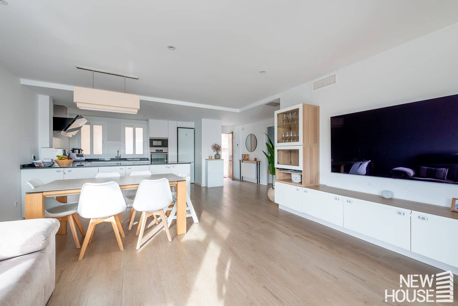 3 bedroom Apartment for sale in Playa de San Juan with pool garage - € 450,000 (Ref: 9772714)