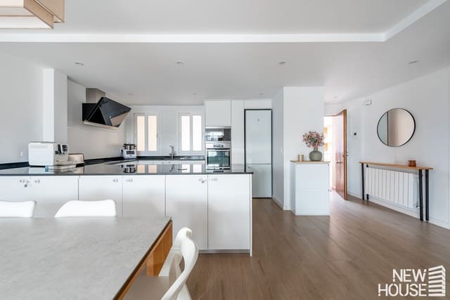 3 makuuhuone Huoneisto myytävänä paikassa Playa de San Juan, Alicante kaupunki mukana uima-altaan 
autotalli - 450 000 € (Ref: 9772714)