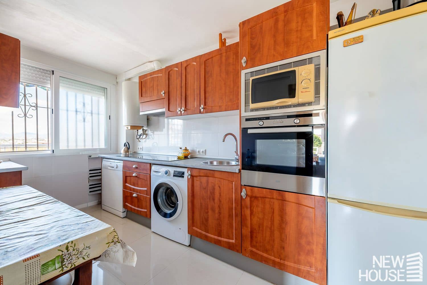 3 sypialnia Apartament na sprzedaż w Playa de San Juan z basenem garażem - 375 000 € (Ref: 9772719)