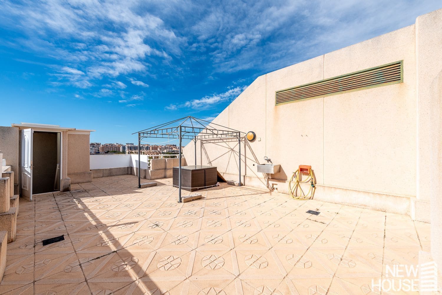 3 bedroom Apartment for sale in Playa de San Juan with pool garage - € 540,000 (Ref: 9772721)