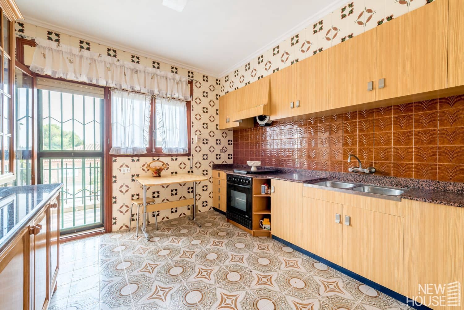 6 bedroom Villa for sale in San Juan de Alicante / Sant Joan d'Alacant with garage - € 520,000 (Ref: 9772724)