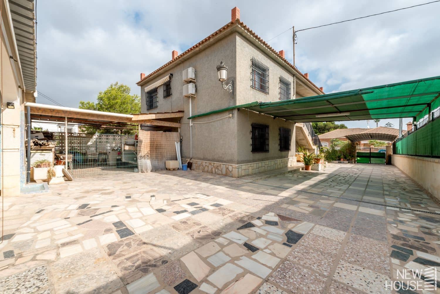 6 bedroom Villa for sale in San Juan de Alicante / Sant Joan d'Alacant with garage - € 520,000 (Ref: 9772724)