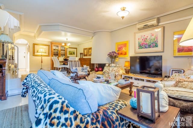 5 soverom Hus til salgs i Cabo de las Huertas, Alicante by med svømmebasseng garasje - € 836 000 (Ref: 9804097)