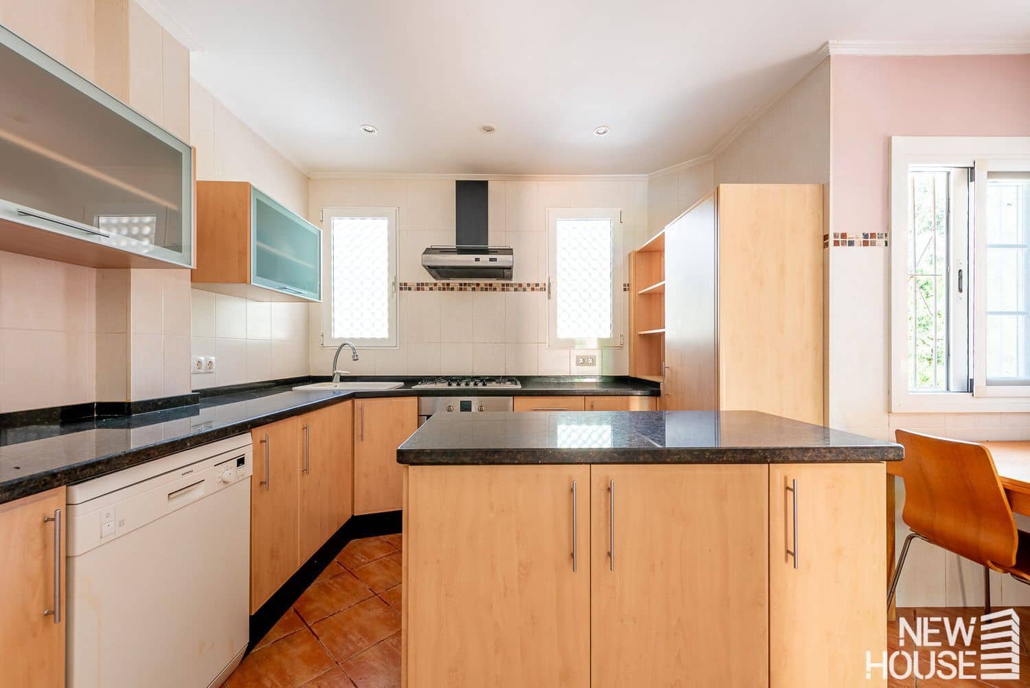 4 bedroom Townhouse for sale in Cabo de las Huertas with pool garage - € 550,000 (Ref: 9838758)