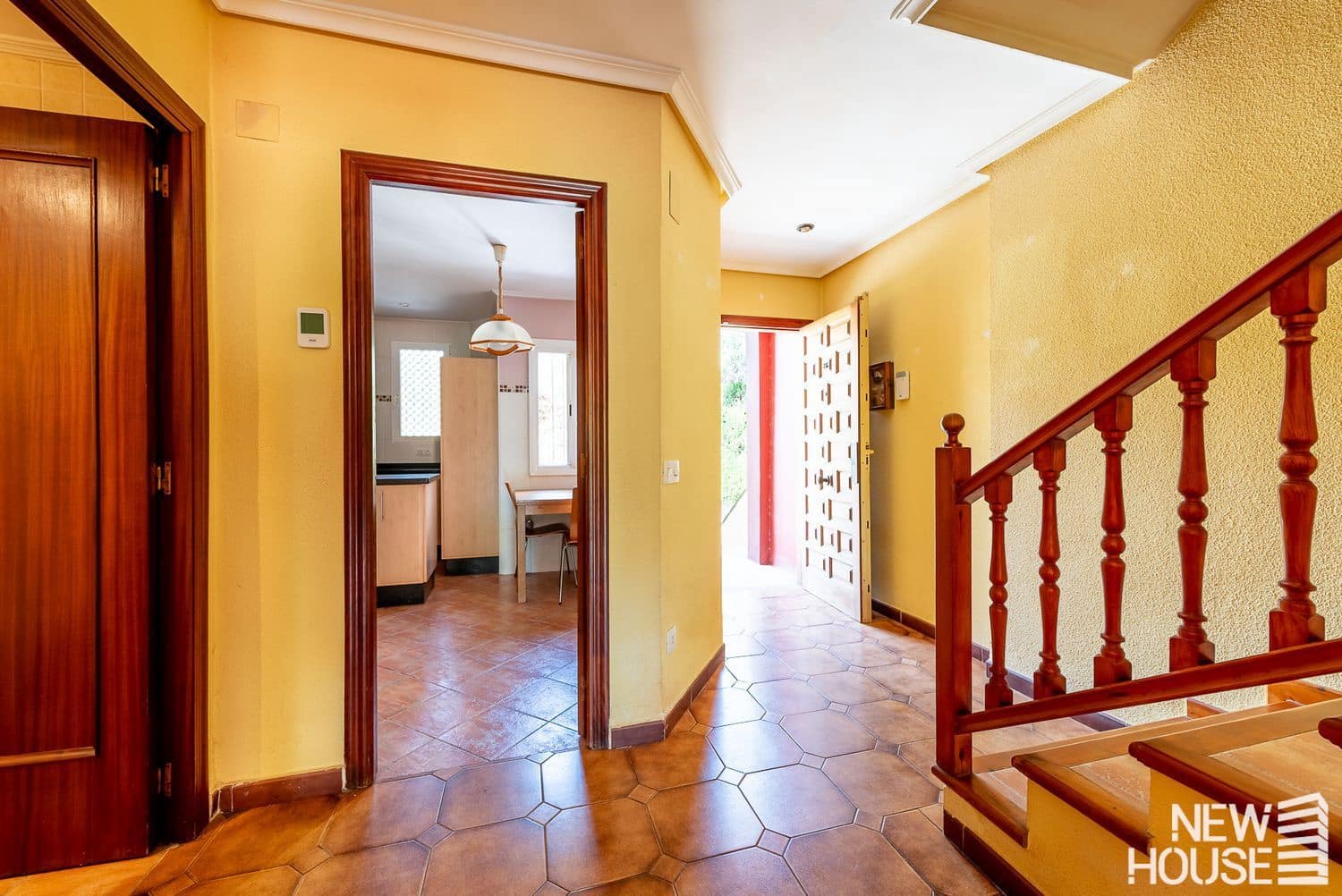 4 bedroom Townhouse for sale in Cabo de las Huertas with pool garage - € 550,000 (Ref: 9838758)