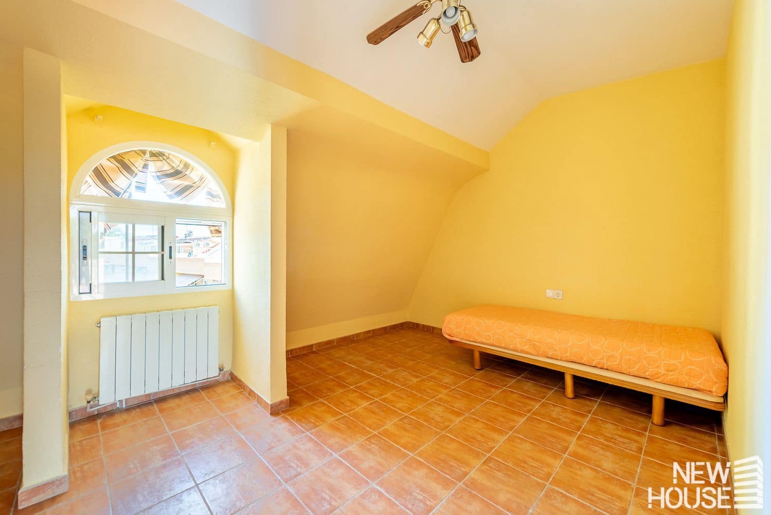 4 bedroom Townhouse for sale in Cabo de las Huertas with pool garage - € 550,000 (Ref: 9838758)