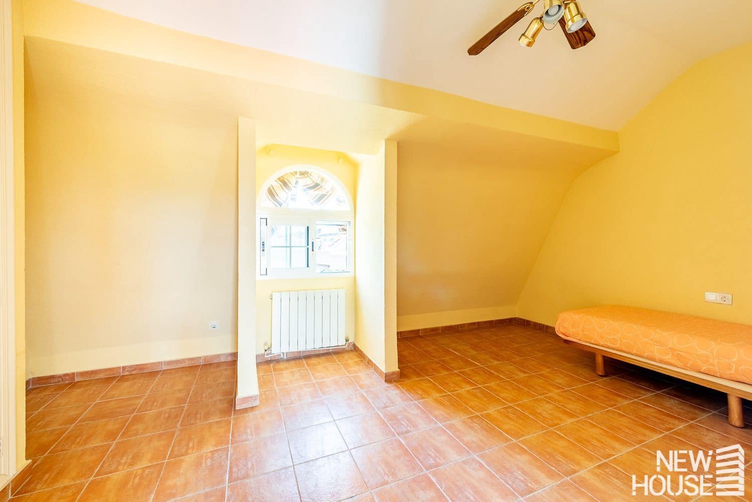 4 bedroom Townhouse for sale in Cabo de las Huertas with pool garage - € 550,000 (Ref: 9838758)
