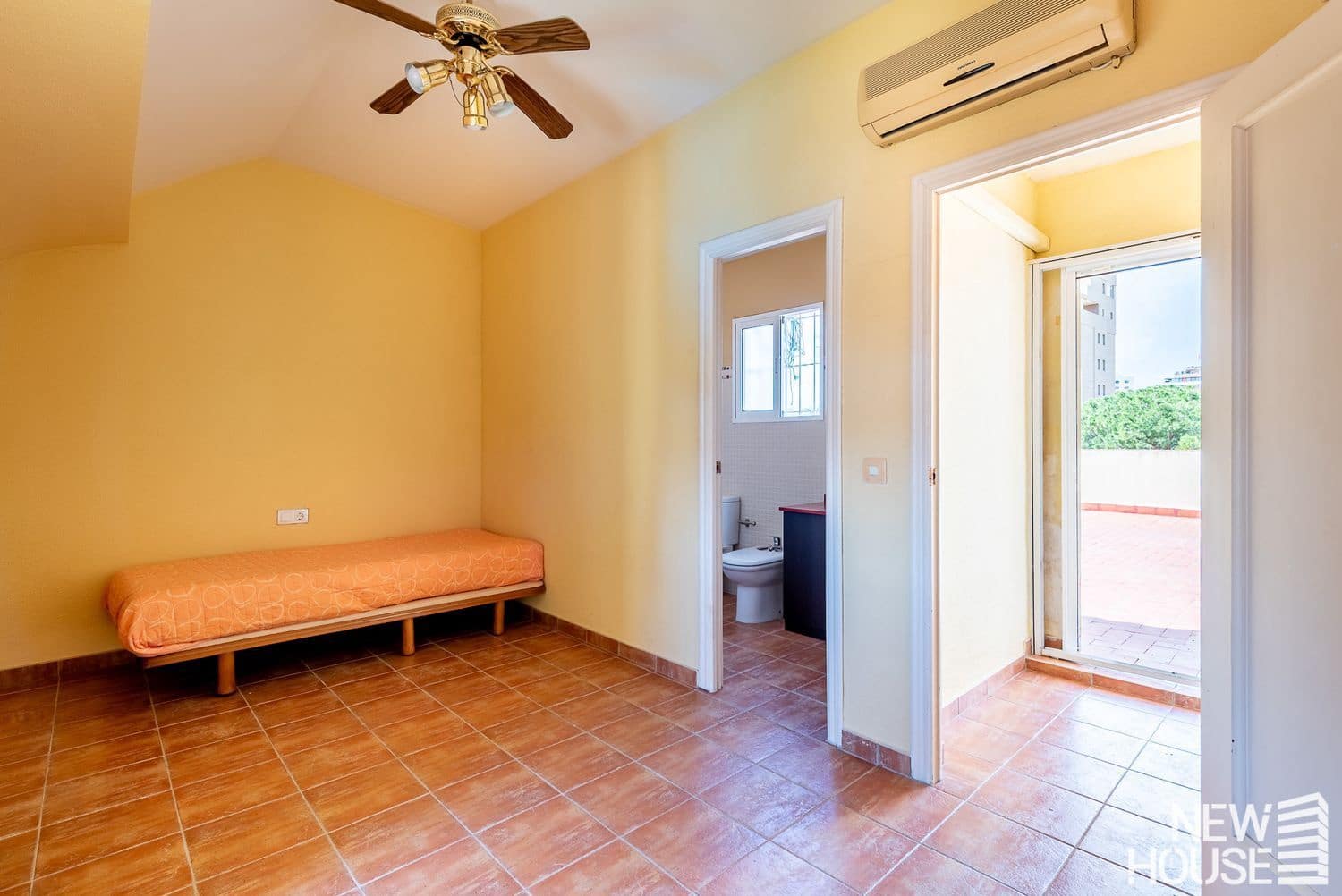 4 bedroom Townhouse for sale in Cabo de las Huertas with pool garage - € 550,000 (Ref: 9838758)