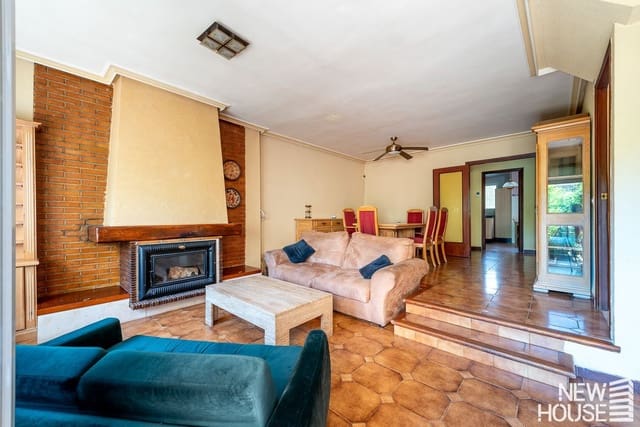 4 soverom Hus til salgs i Cabo de las Huertas, Alicante by med svømmebasseng garasje - € 550 000 (Ref: 9838758)