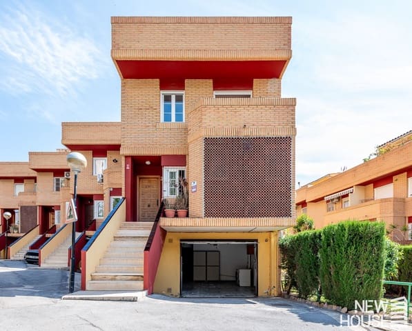 4 soverom Hus til salgs i Cabo de las Huertas, Alicante by med svømmebasseng garasje - € 550 000 (Ref: 9838758)