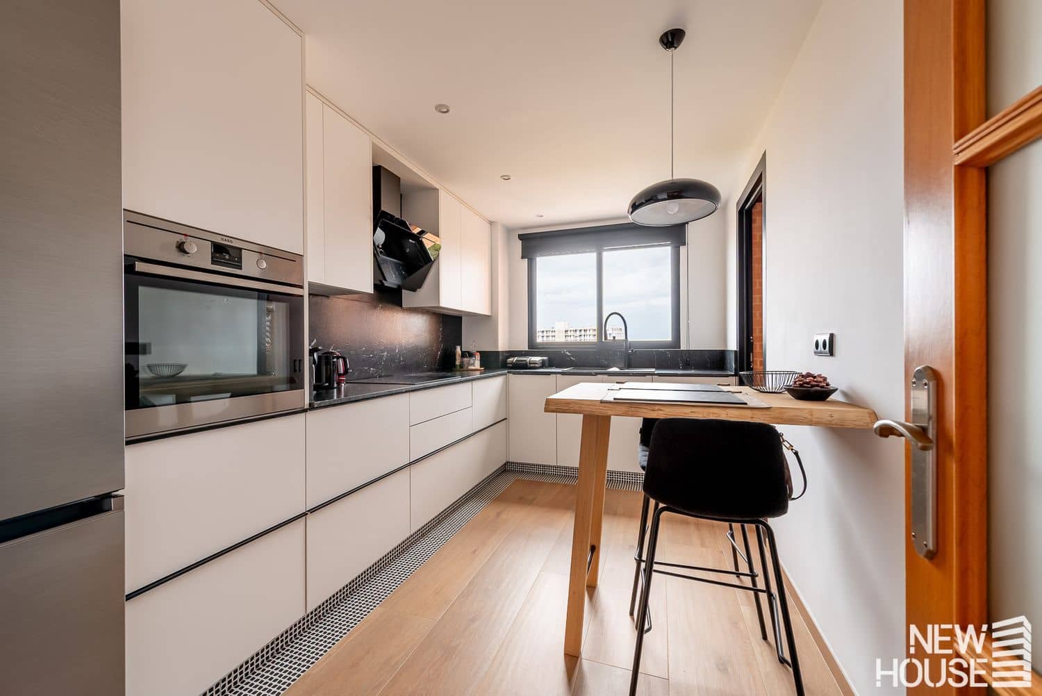 3 bedroom Apartment for sale in Playa de San Juan with pool garage - € 500,000 (Ref: 9838761)
