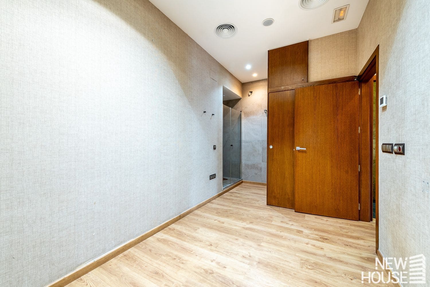 Commercial for rent in Alicante / Alacant city - € 1,500 (Ref: 9838764)